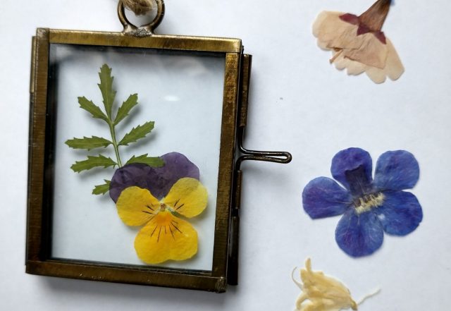 mini pressed flower frame