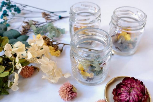 dry blooms in jars
